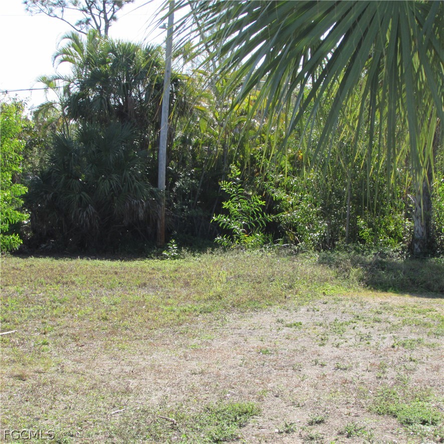 7758 Breakwater Ct Property Photo 3