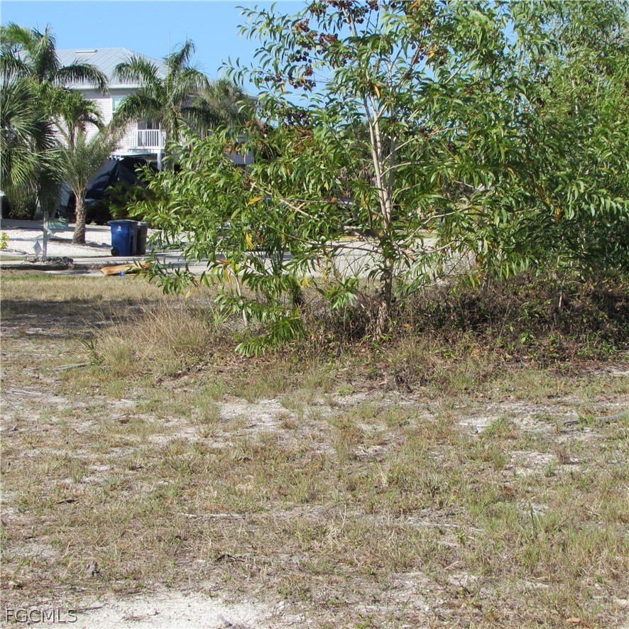 7758 Breakwater Ct Property Photo 9