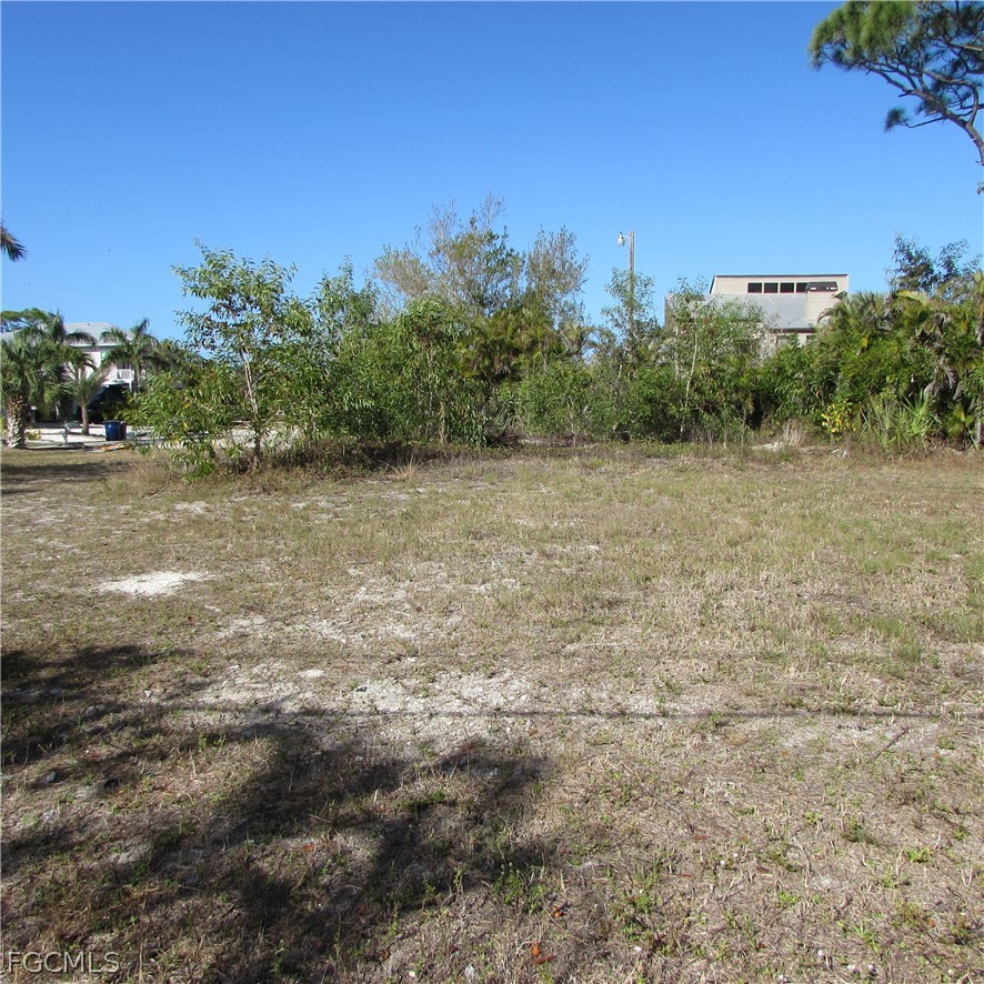 7758 Breakwater Ct Property Photo 12