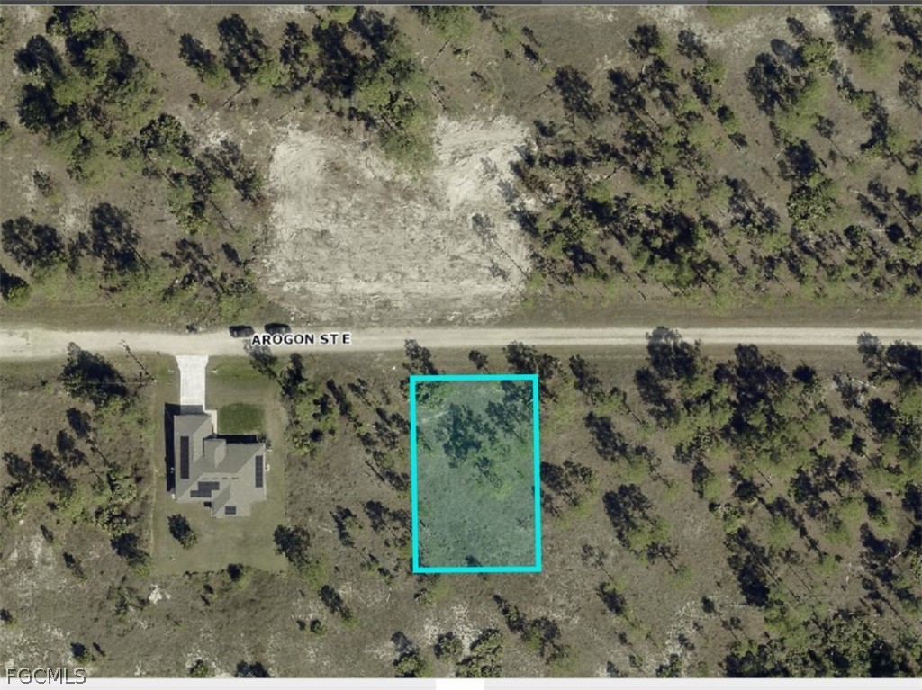 862 Arogon St E Property Photo 4