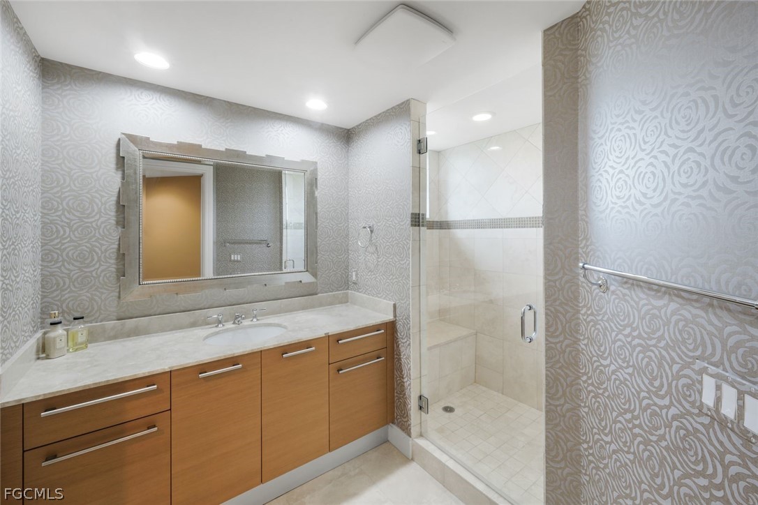 13675 Vanderbilt Dr 406 Property Photo 23