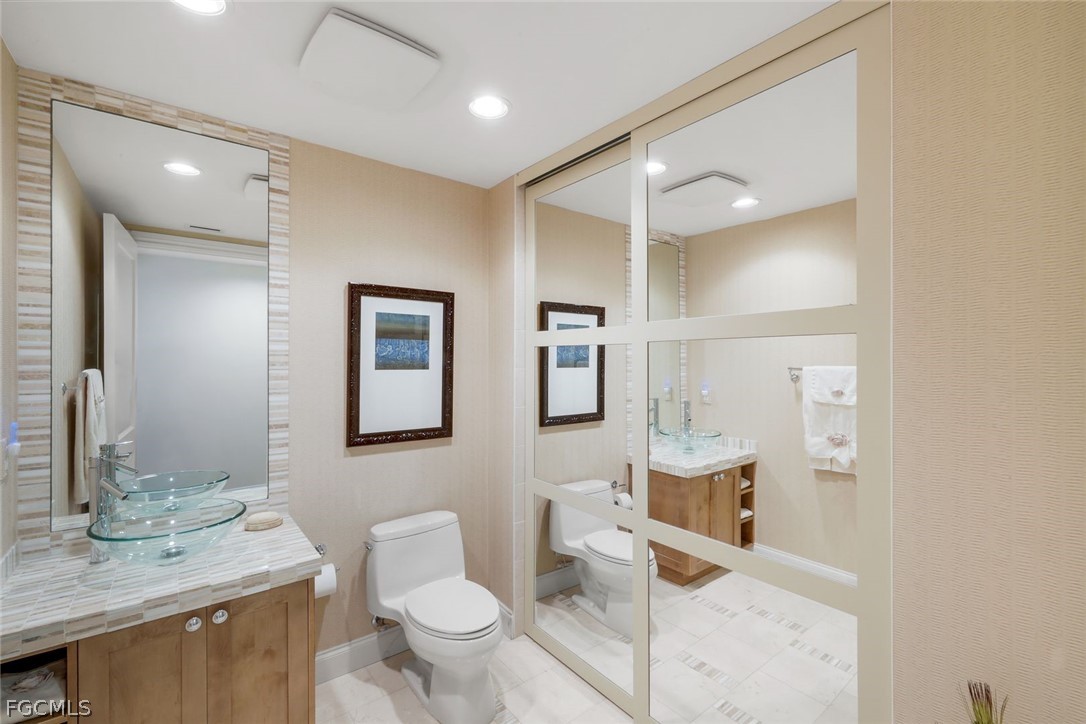 13675 Vanderbilt Dr 406 Property Photo 25