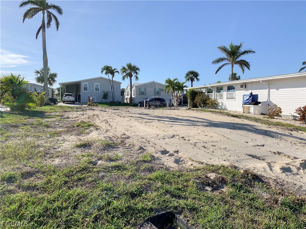 17811 Eglantine Ln Property Photo 4
