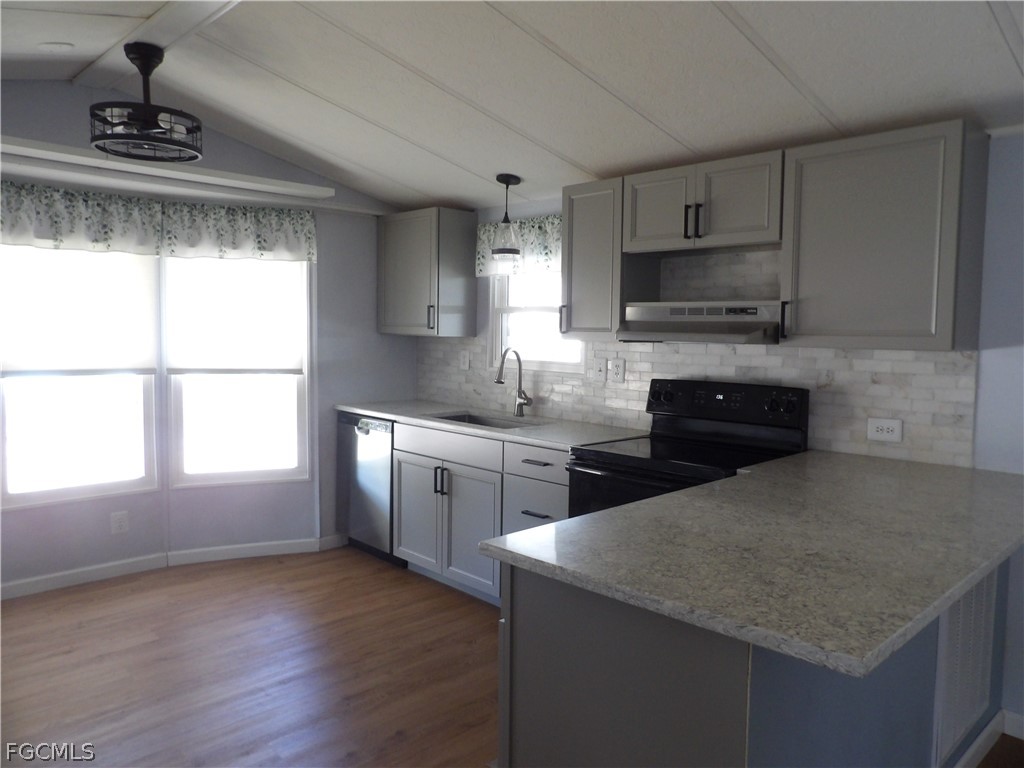 113 Lantern Ln Property Photo 5