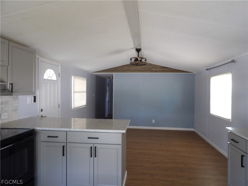 113 Lantern Ln Property Photo 9