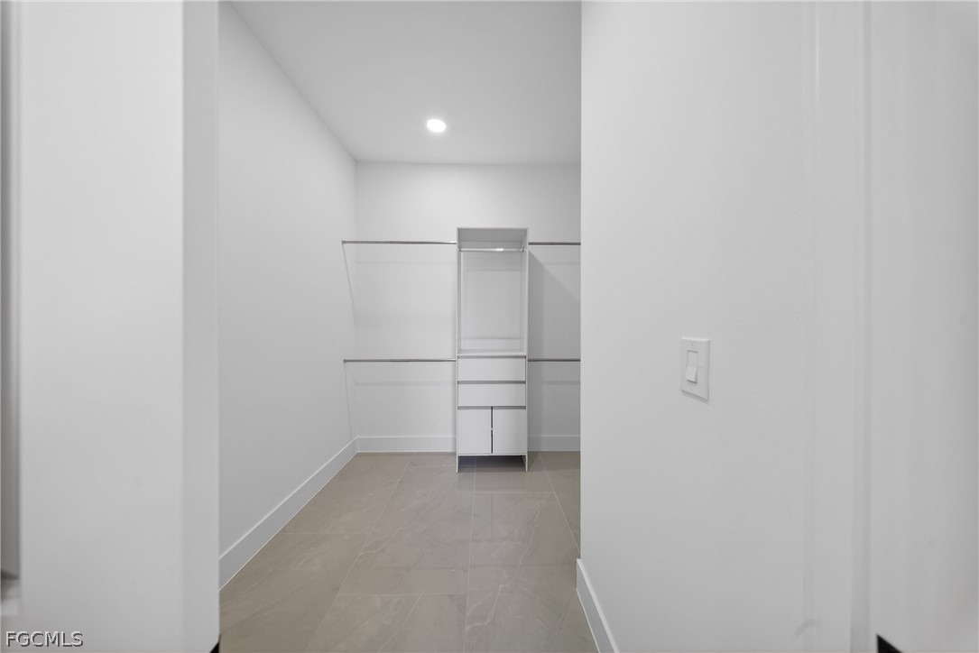 2711 39th St W Property Photo 20