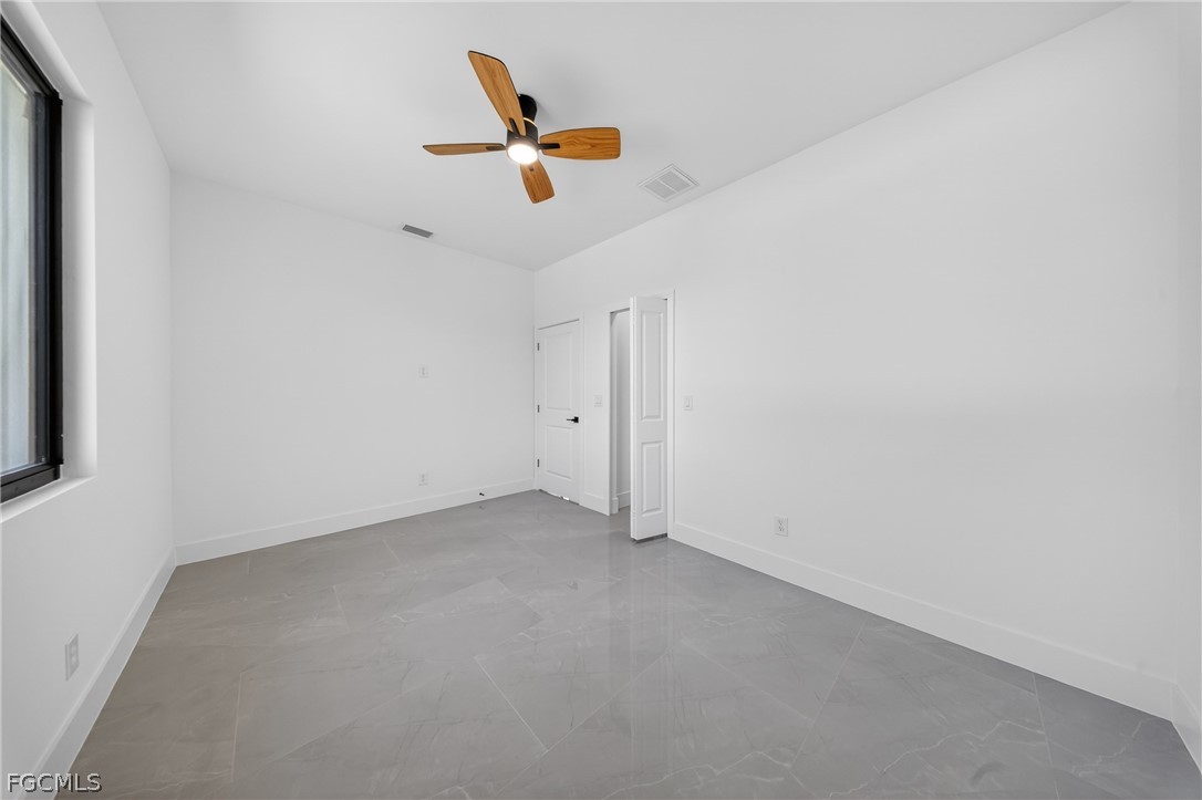 2711 39th St W Property Photo 27