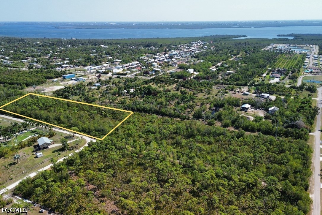 4031 Pinetree Blvd Property Photo 3