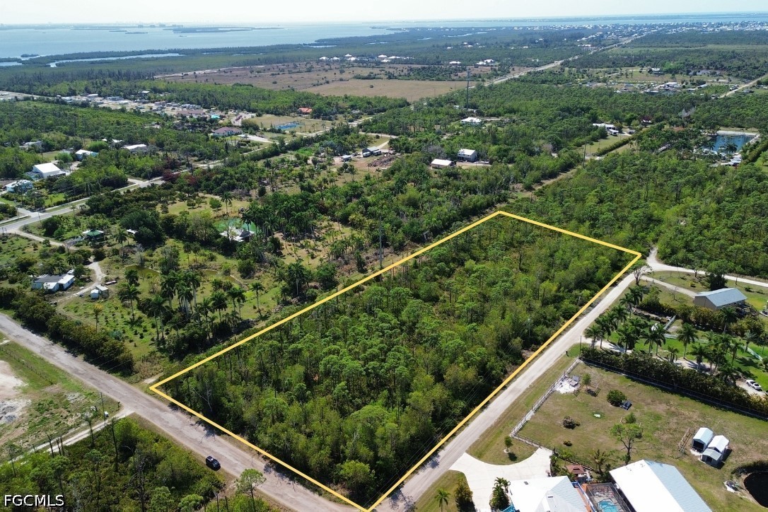 4031 Pinetree Blvd Property Photo 5
