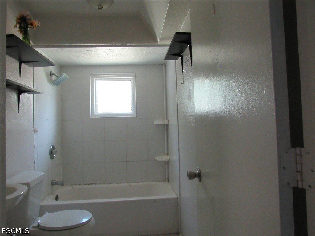 2365 Canal St Property Photo 6