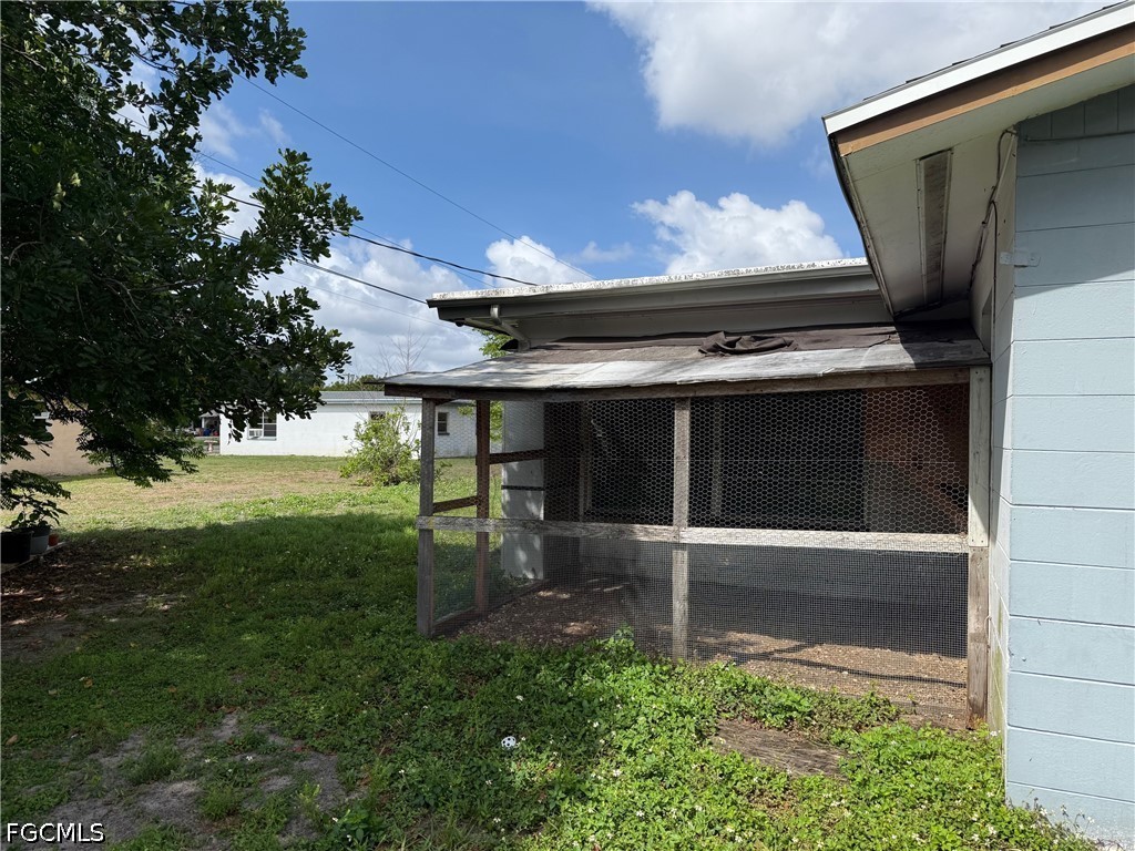 212 Davis Rd Property Photo 3