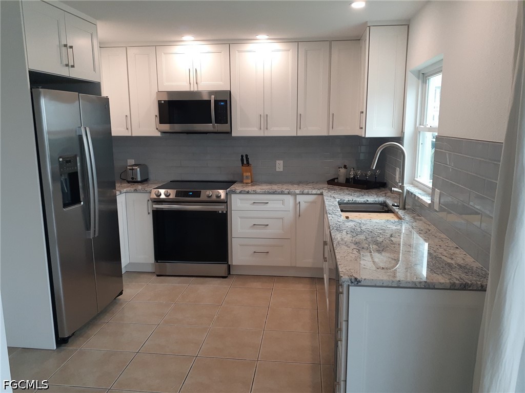 2585 3rd St Property Photo 5