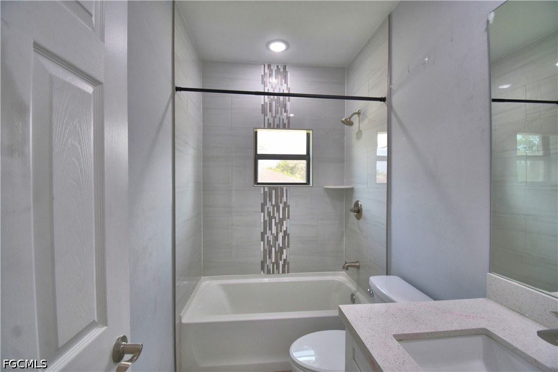 713/715 W 12th St Property Photo 11