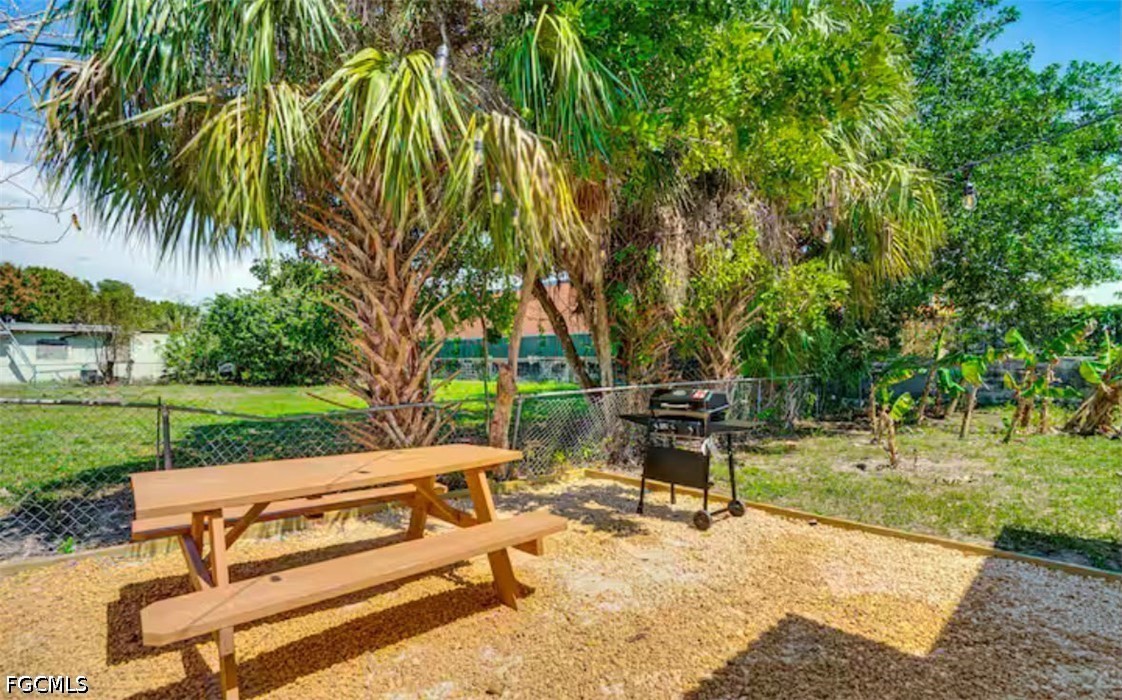 3067 Royal Palm Ave Property Photo 6