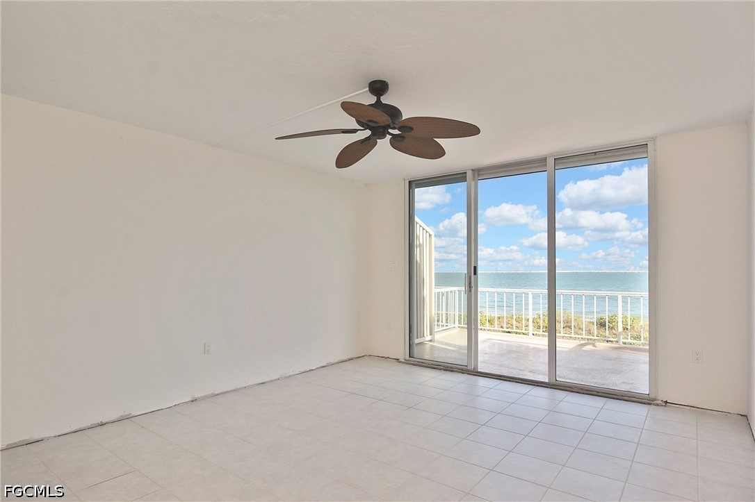 200 Periwinkle Way 225 Property Photo 17