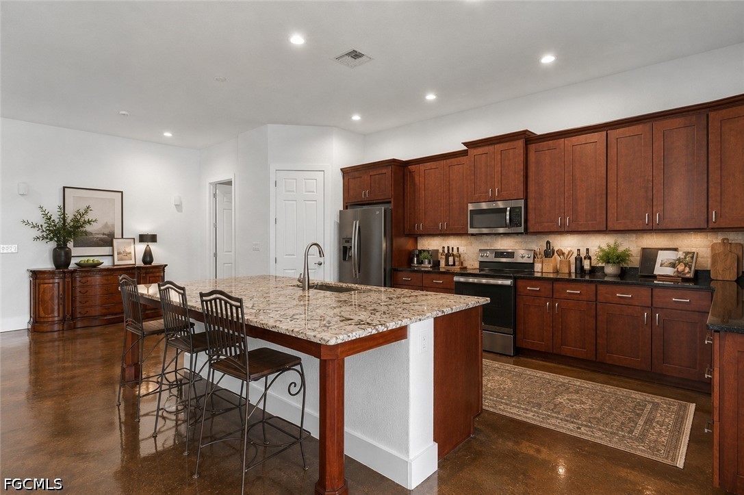 1561 Lynwood Ave Property Photo 1