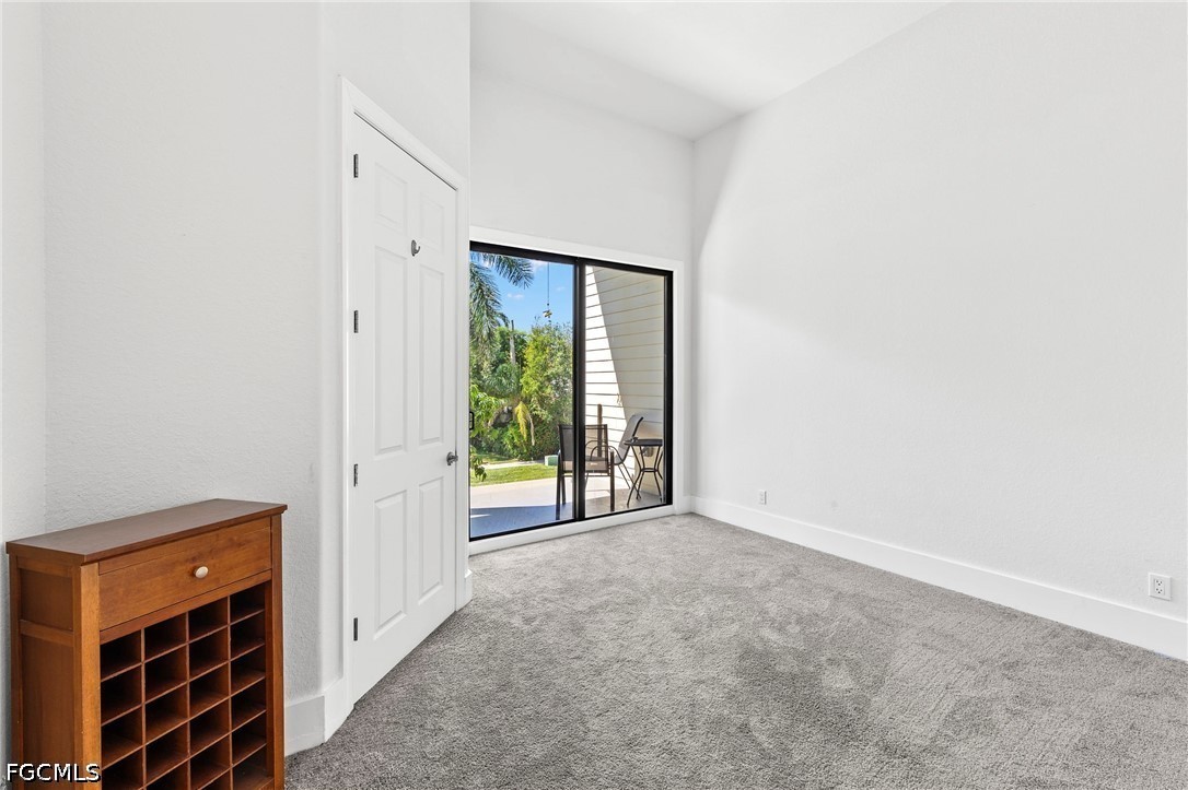 1561 Lynwood Ave Property Photo 24