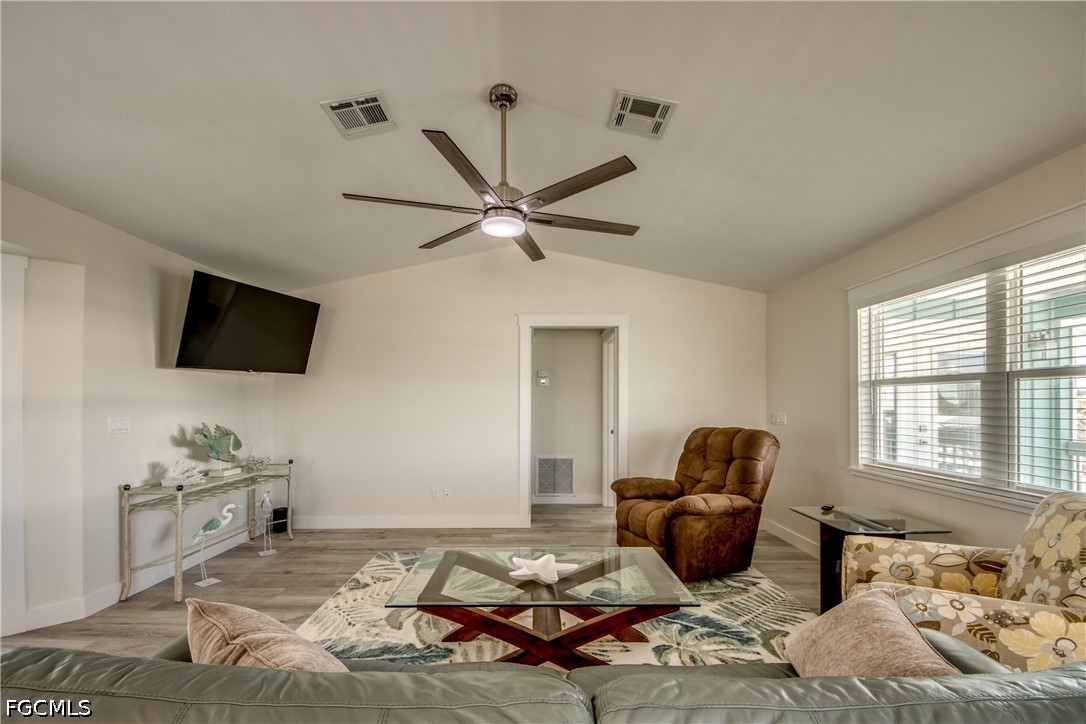 2360 Oleander St Property Photo 8