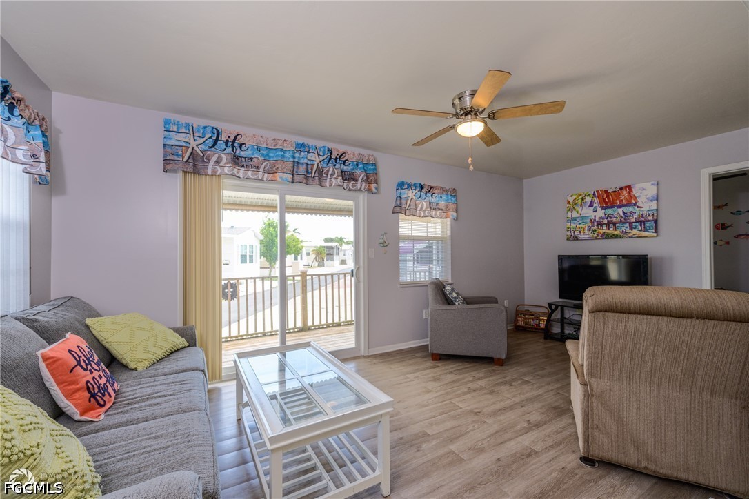 11089 Sunglow Ln Property Photo 2