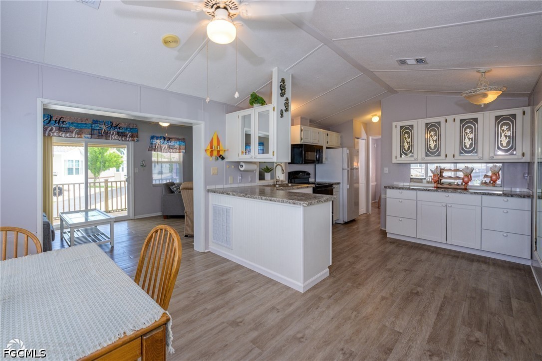 11089 Sunglow Ln Property Photo 10