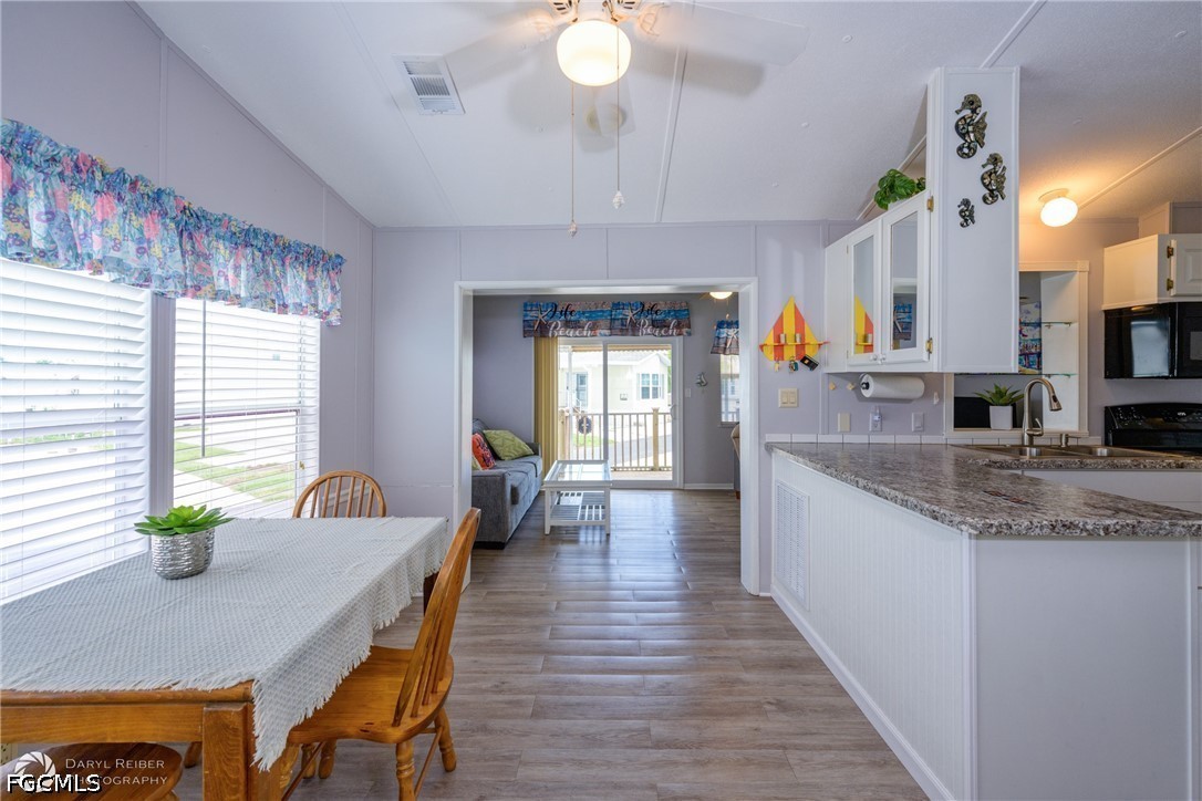11089 Sunglow Ln Property Photo 12