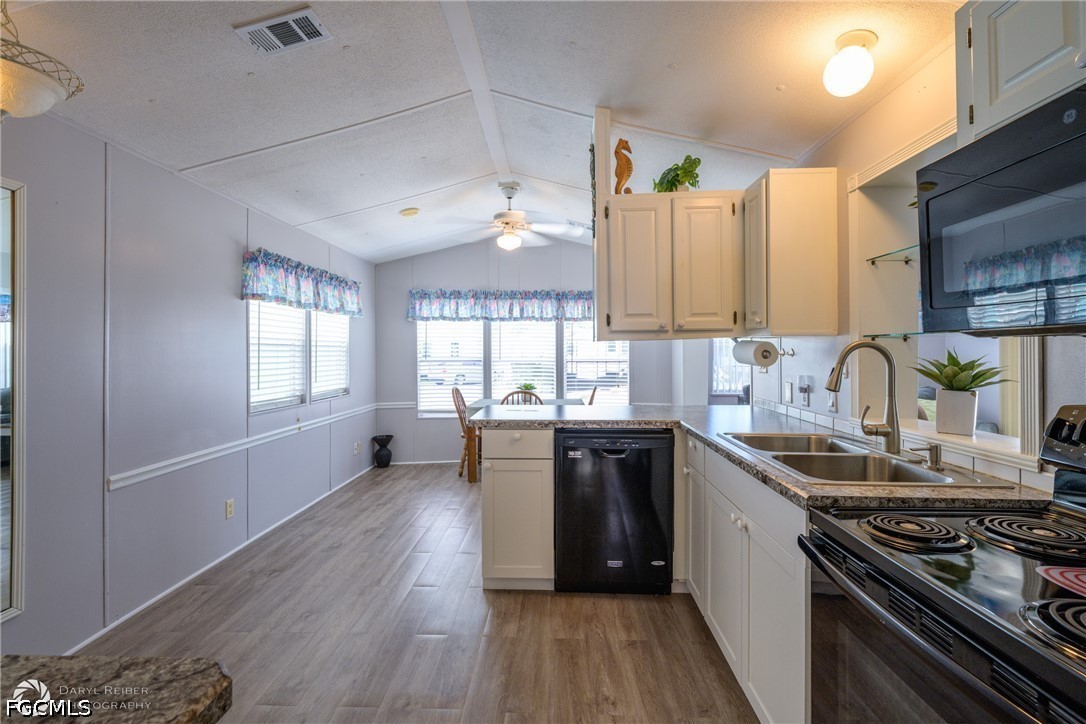 11089 Sunglow Ln Property Photo 15