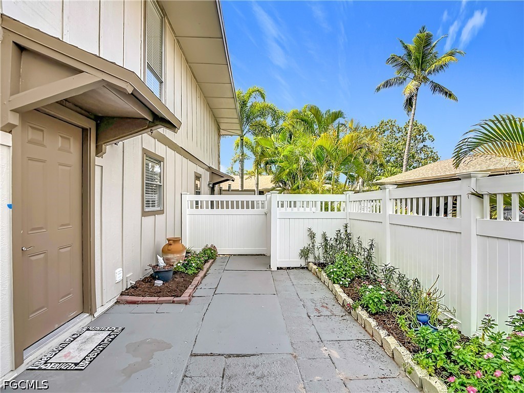 4293 Island Cir 4 Property Photo 4
