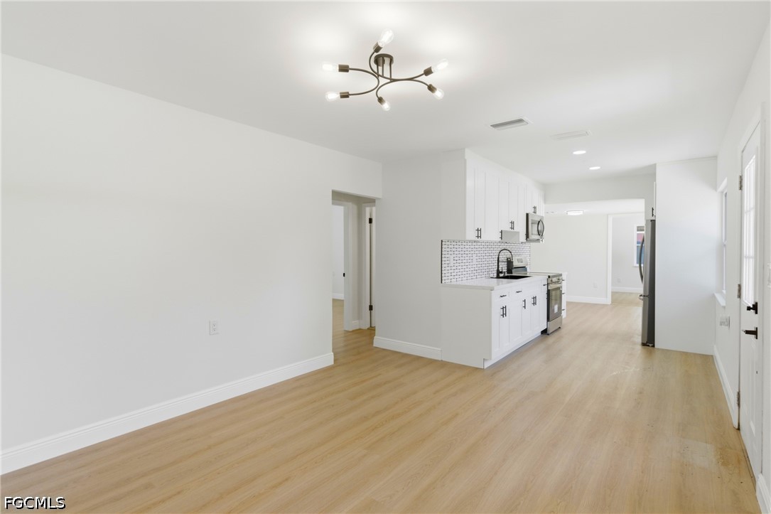 363 New York Dr Property Photo 7