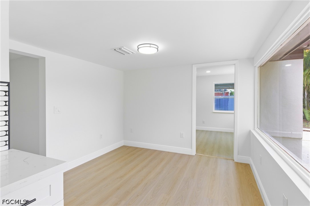 363 New York Dr Property Photo 13