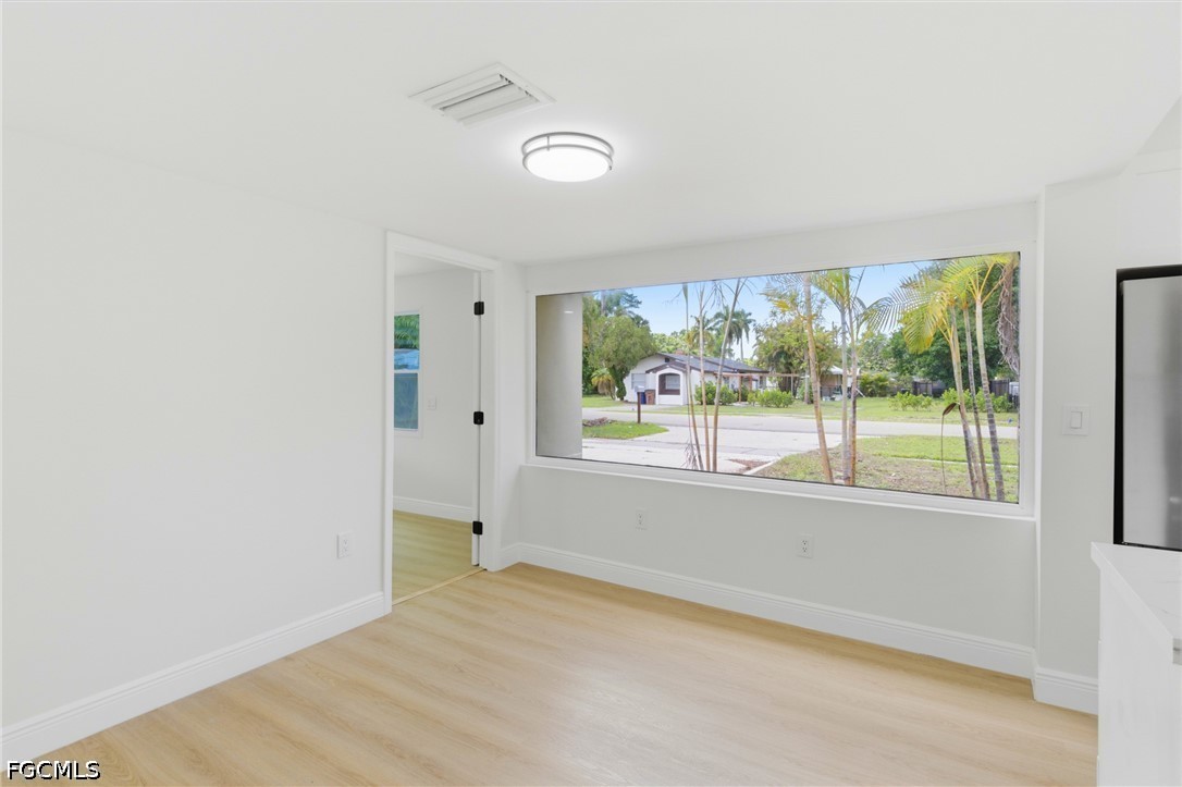 363 New York Dr Property Photo 14