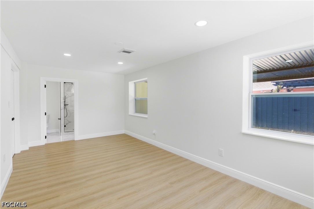 363 New York Dr Property Photo 15