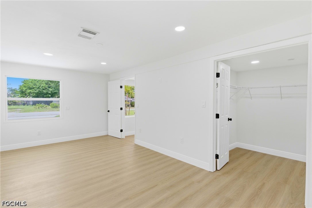 363 New York Dr Property Photo 17