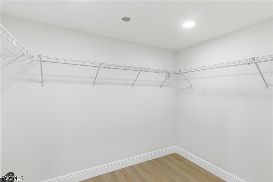 363 New York Dr Property Photo 18