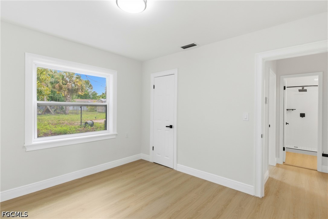 363 New York Dr Property Photo 22