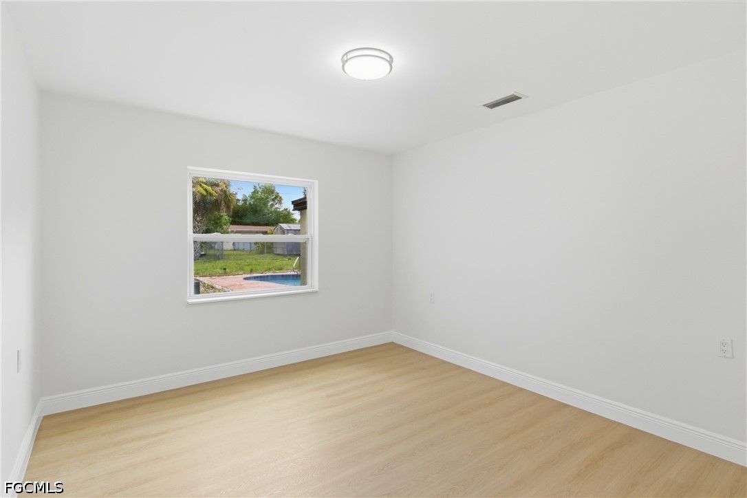 363 New York Dr Property Photo 24
