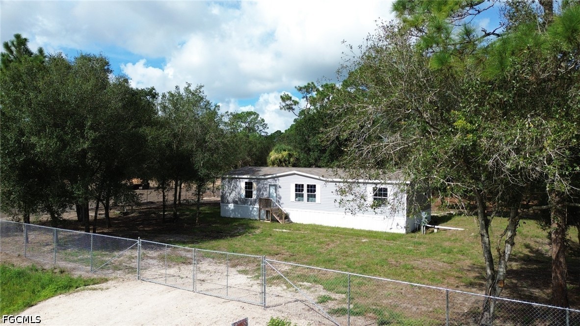 860 N Live Oak St Property Photo 1
