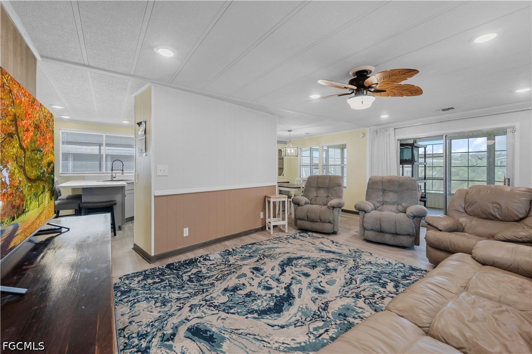 5506 Harbor Ln Property Photo 2