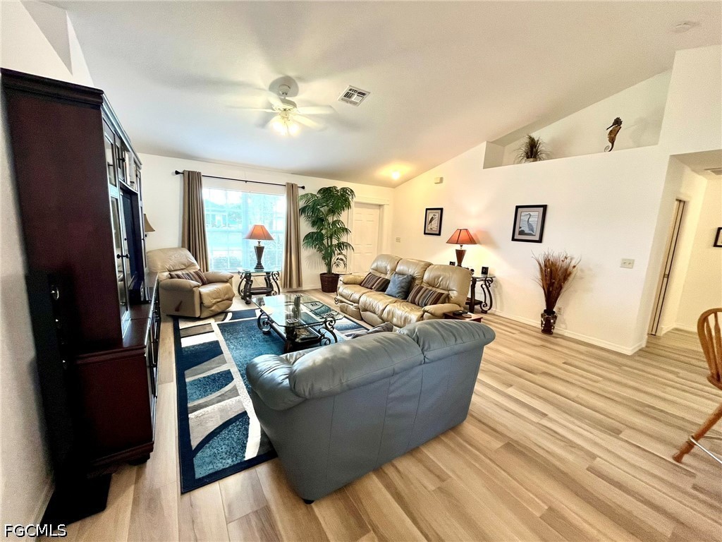 818 Sw 8th Pl Property Photo 6