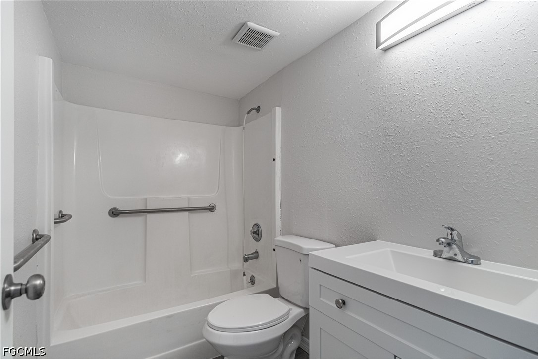 7410 Lake Breeze Dr 508 Property Photo 7
