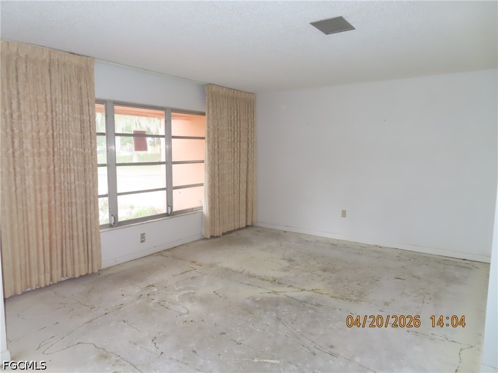 6025 Pine Ln Property Photo 4