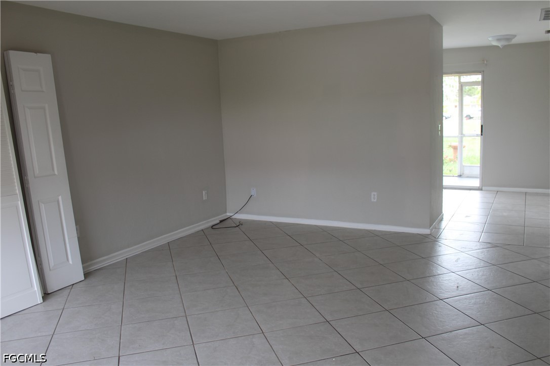 511 Se 5th Pl A - B Property Photo 4