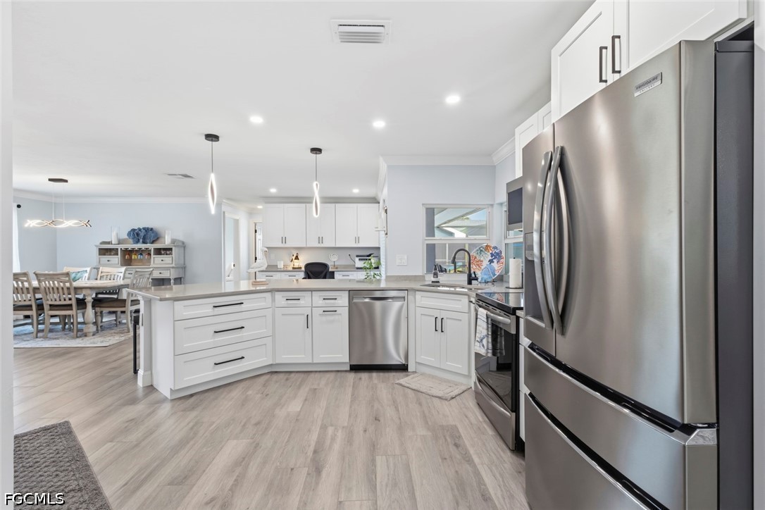 6048 Perthshire Ln Property Photo 10