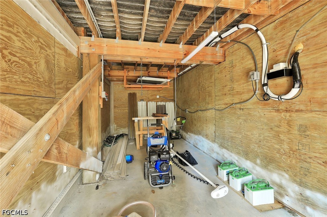 2130 Sunset Cir Property Photo 29