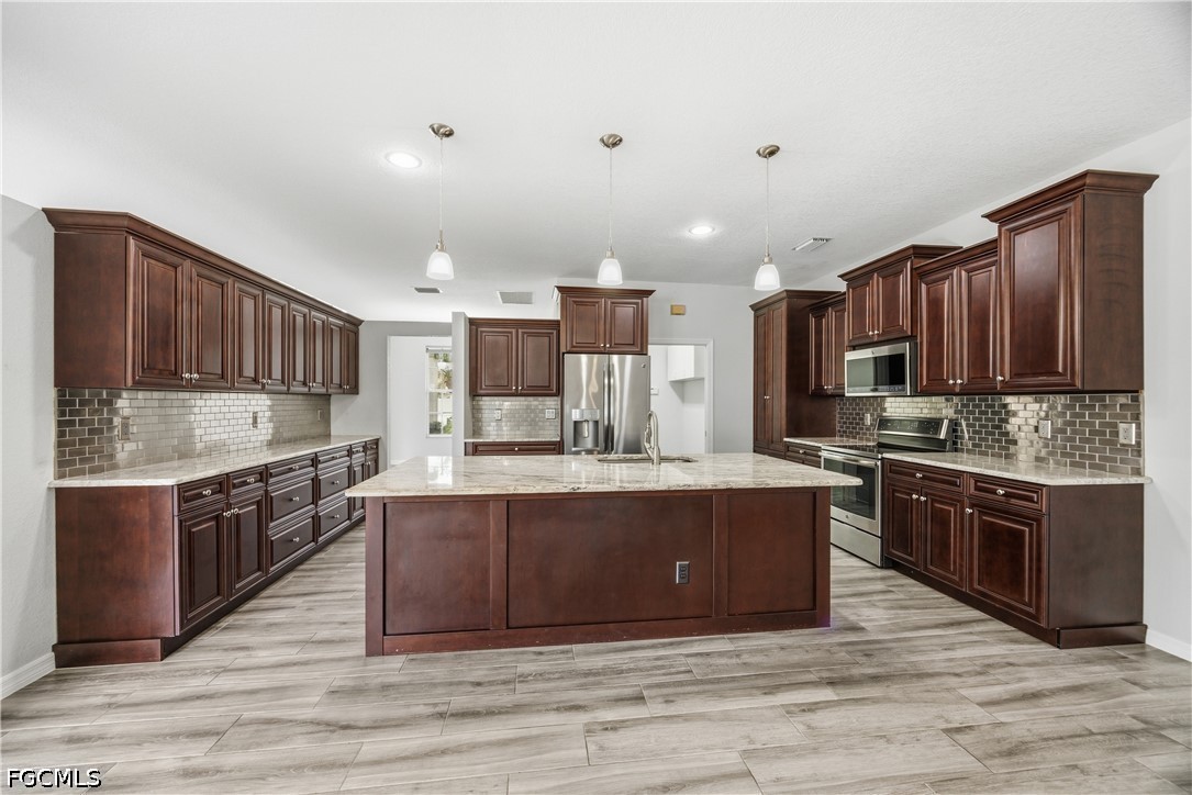 12781 Meadow Pine Ln Property Photo 4
