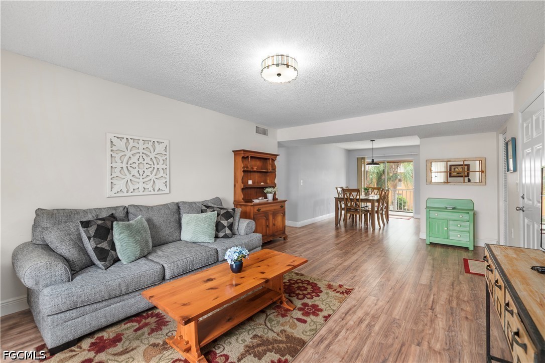 12620 Kenwood Ln C Property Photo 6