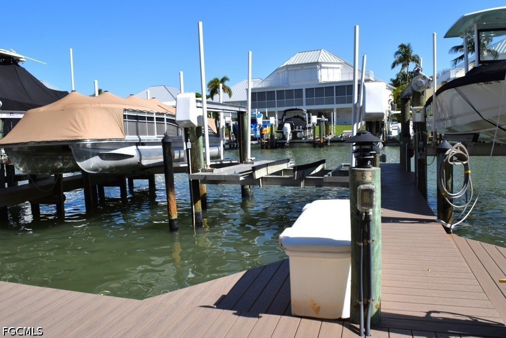 Dock 5 - 4341 Bay Beach Ln Property Photo 2