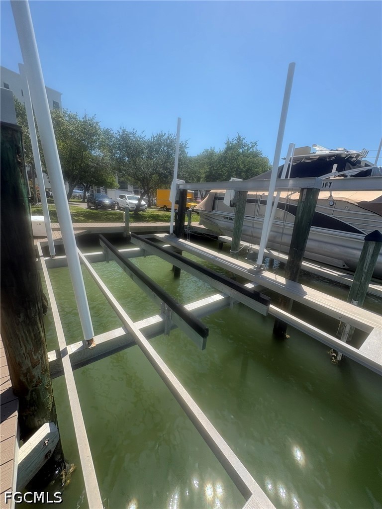 Dock 5 - 4341 Bay Beach Ln Property Photo 7