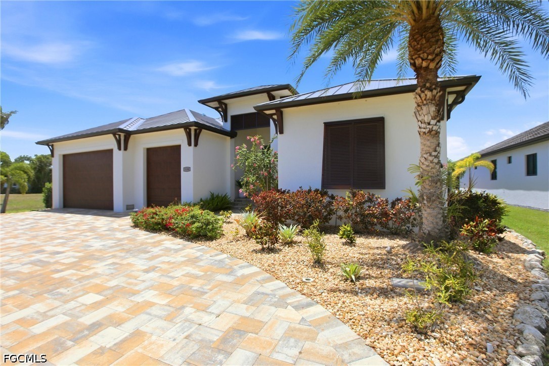 3100 Surfside Blvd Property Photo 4