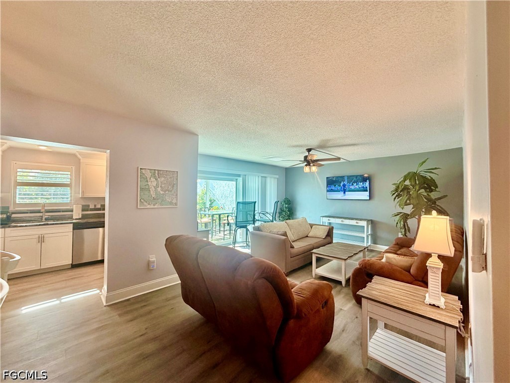 4912 Vincennes St 103 Property Photo 5