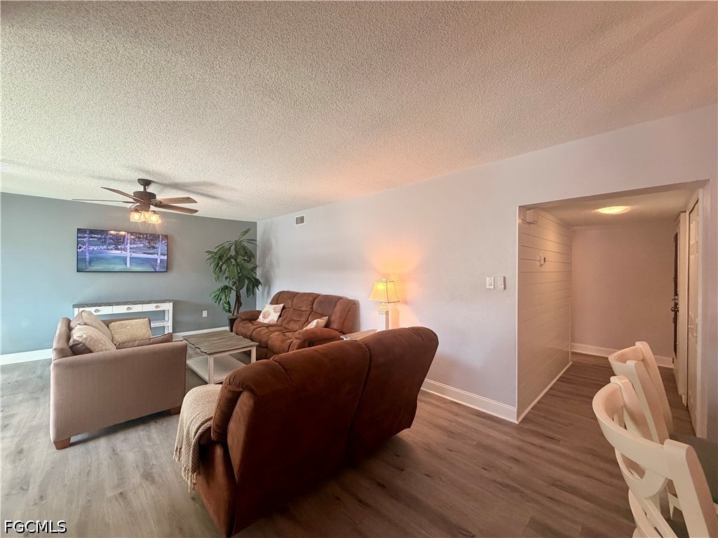 4912 Vincennes St 103 Property Photo 6
